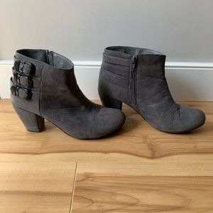 Grey Ardene Ankle Boot - size 8